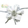 Coccarda 5 Petali Bianca con Fiore Argento e Confetti Orefice