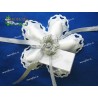 Coccarda 5 Petali Bianca con Fiore Argento e Confetti Orefice