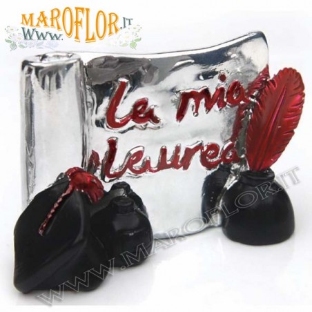 Bomboniera Pergamena Laurea Stock Outlet con Cappello Argentata
