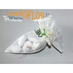 CONI AVORIO con FIORELLINO con confetti OREFICE alla mandorla e cioccolato bianco